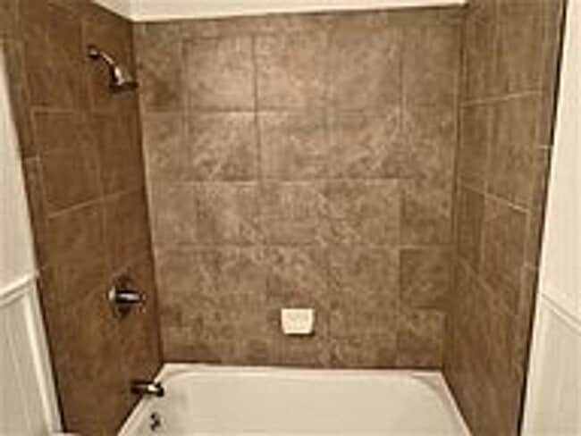 Building Photo - AUG 2026 MOVE IN! UPDATED 2/2 HOUSE IN BRYAN