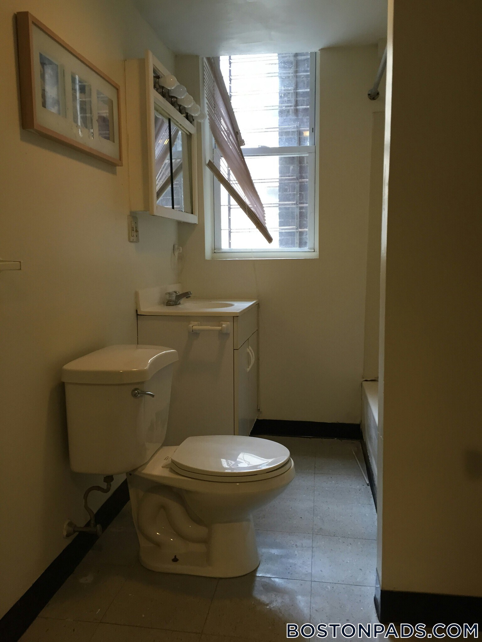 Building Photo - 165 Hemenway St