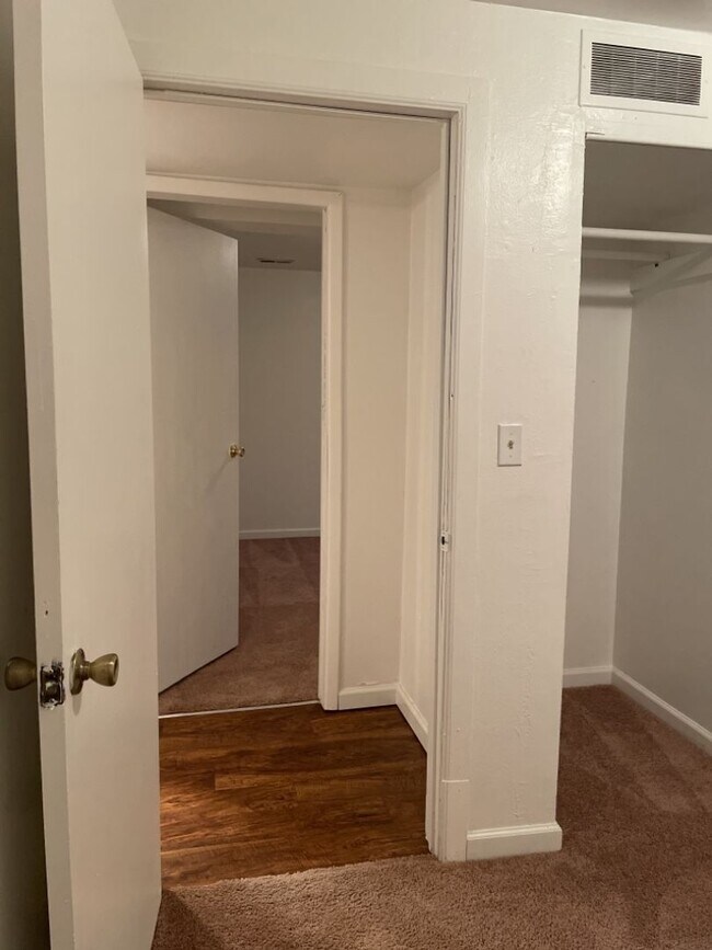 Building Photo - Start a Lease by 4/17 and get $250 off 1st Month!