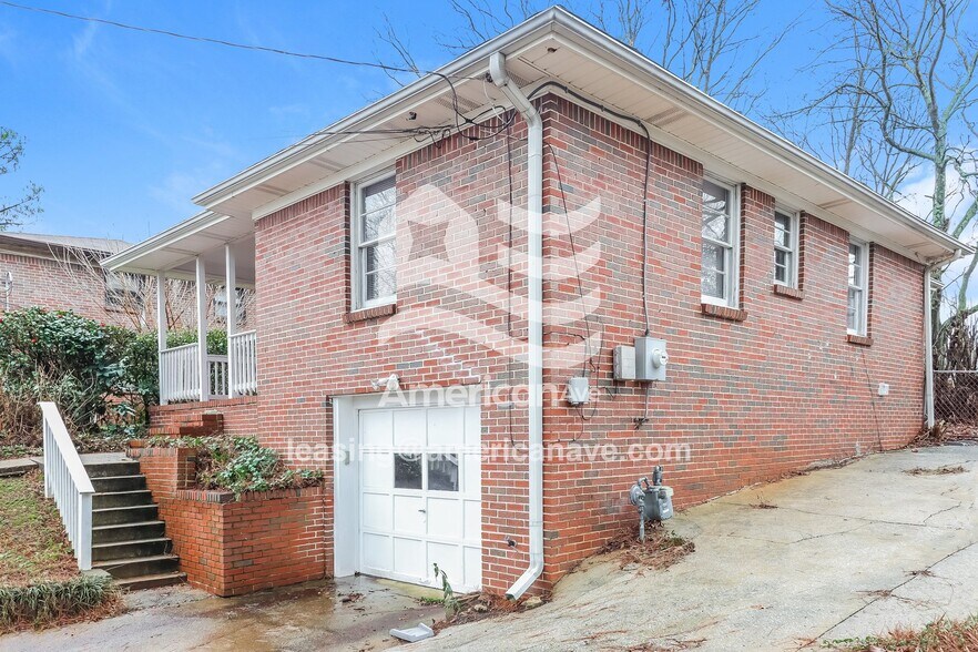 Building Photo - 25 10th Ave SW