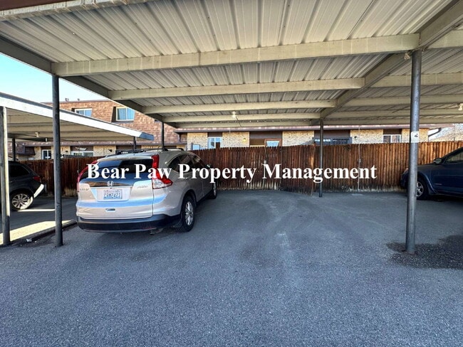 Building Photo - Spacious 3-Bed Townhouse in Golden!