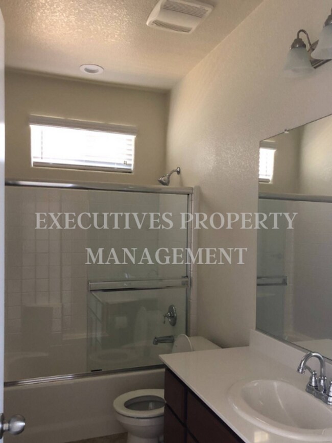 Building Photo - 1470 Woodbury Ct