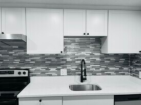 Building Photo - 4 Hallmark Gdns