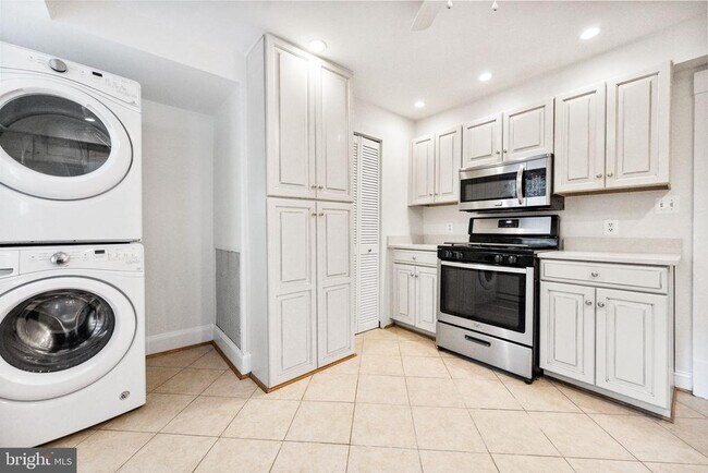 Building Photo - 1530 34th St NW