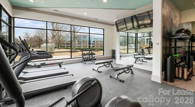 Building Photo - 2546 Perimeter Pointe Pkwy