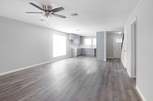 Building Photo - 23710 Farm Hill Dr