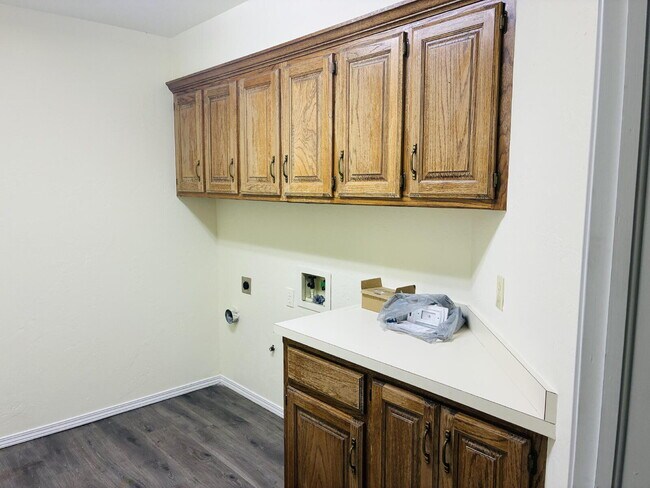 Building Photo - Beautiful Home in Westbury South Ready for Move-In!