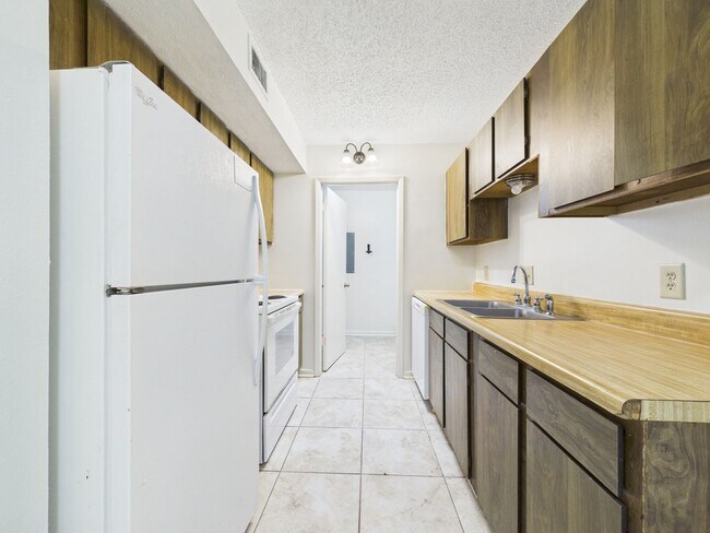 Building Photo - 809 Fox Run Ave