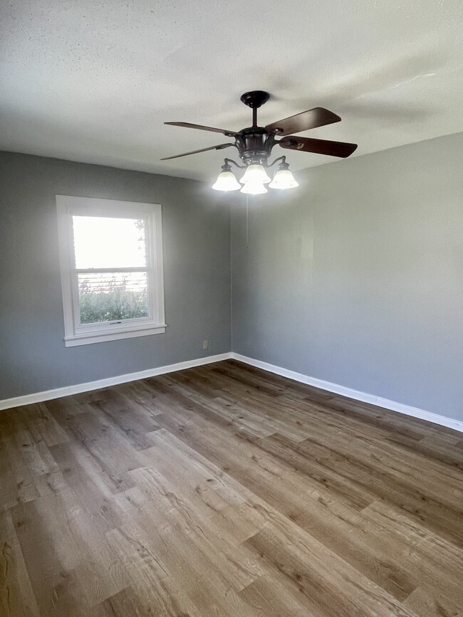 Building Photo - 708 W Henderson Dr