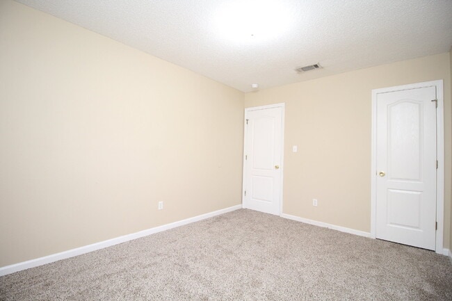 Building Photo - 2-Bed, 2-Bath Milton Duplex Minutes from Whiting Field – Pet Friendly with Lawn Maintenance Inclu...