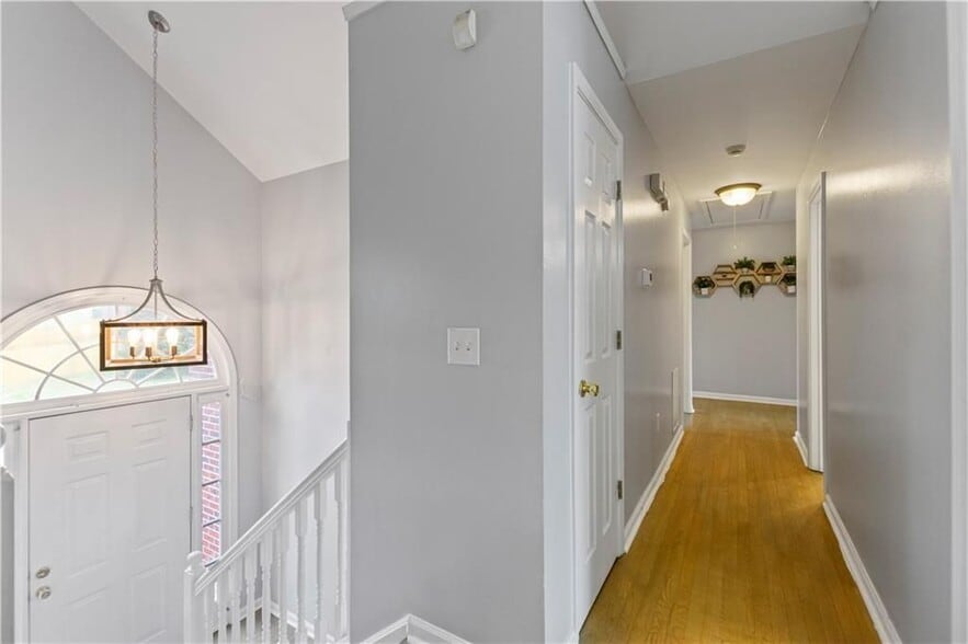 Building Photo - 2437 Pondside Pl NE