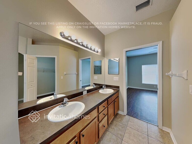 Building Photo - 11208 Shelter Cove Loop