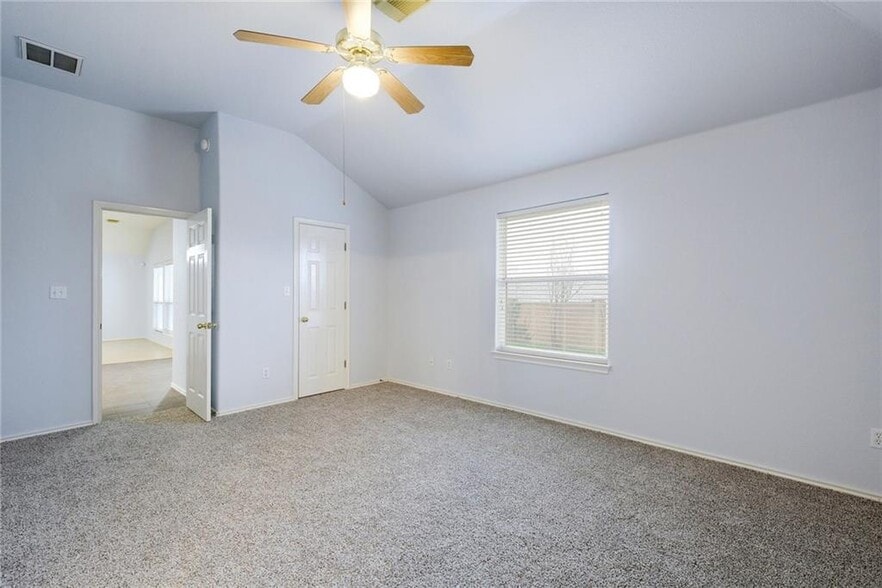 Building Photo - 4405 S Summercrest Loop
