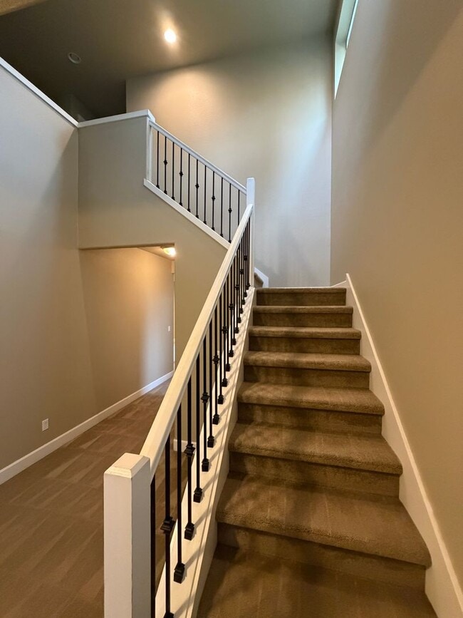 Building Photo - 3-Bed/2.5 Bath + Office & Bonus Room on Quiet Dead-End Street