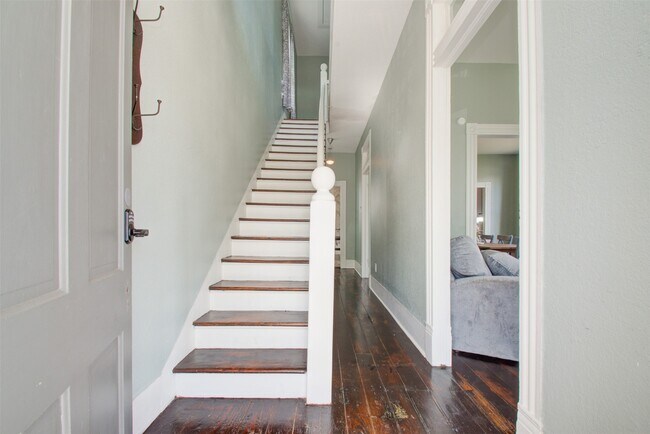 Building Photo - 3304 Avenue Q
