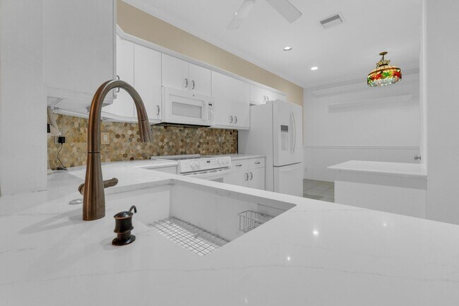 Building Photo - 10664 Royal Caribbean Cir