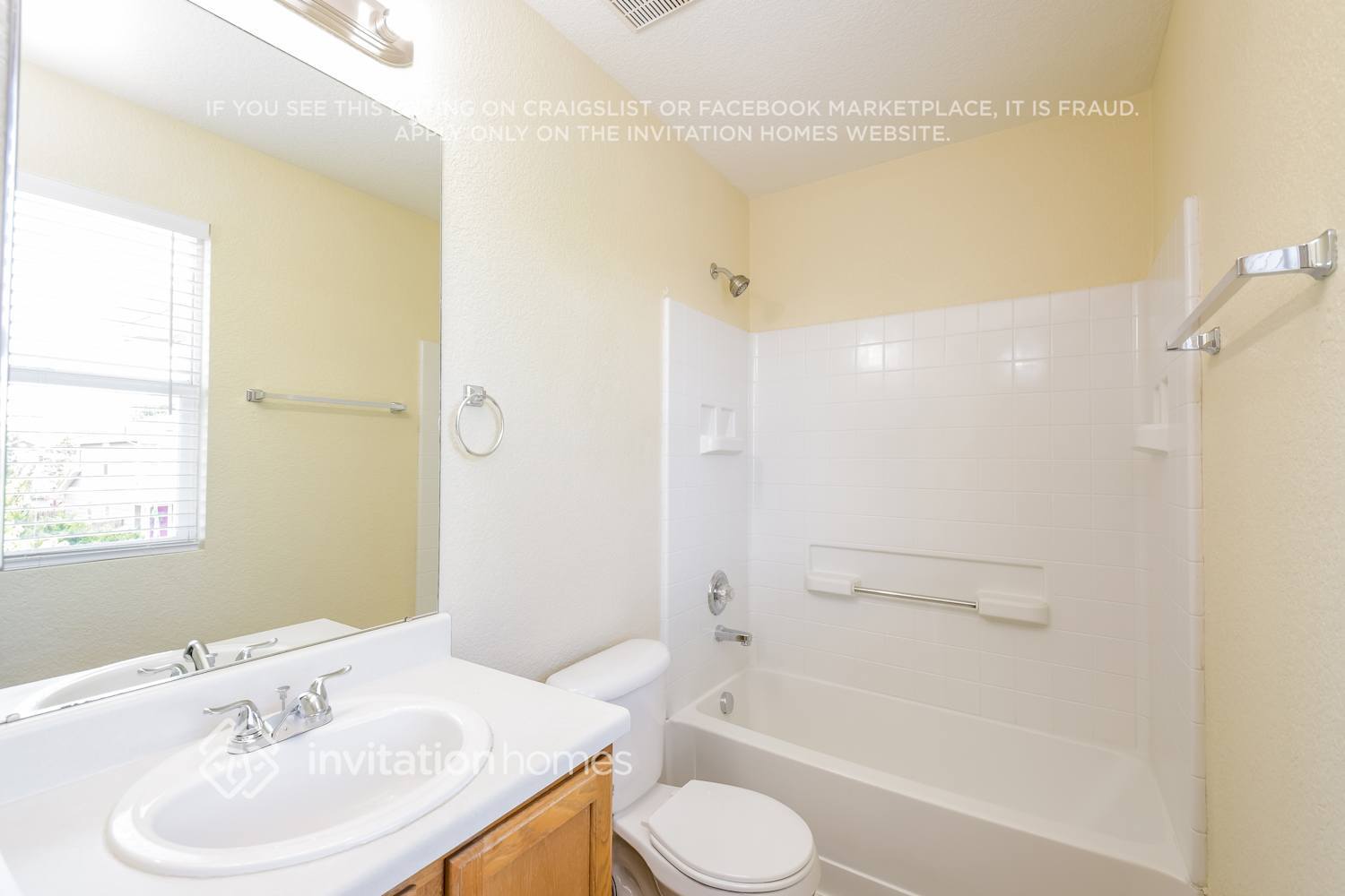Building Photo - 729 Canyon Ln