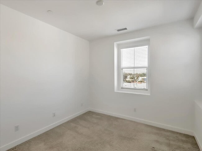 Building Photo - 1452 N Harbor Blvd