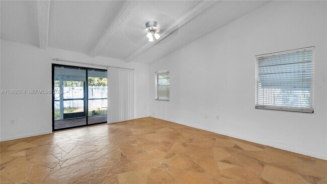 Building Photo - 10583 La Placida Dr