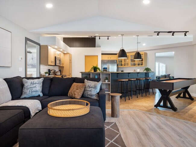 Building Photo - 6 Clinton Ct N