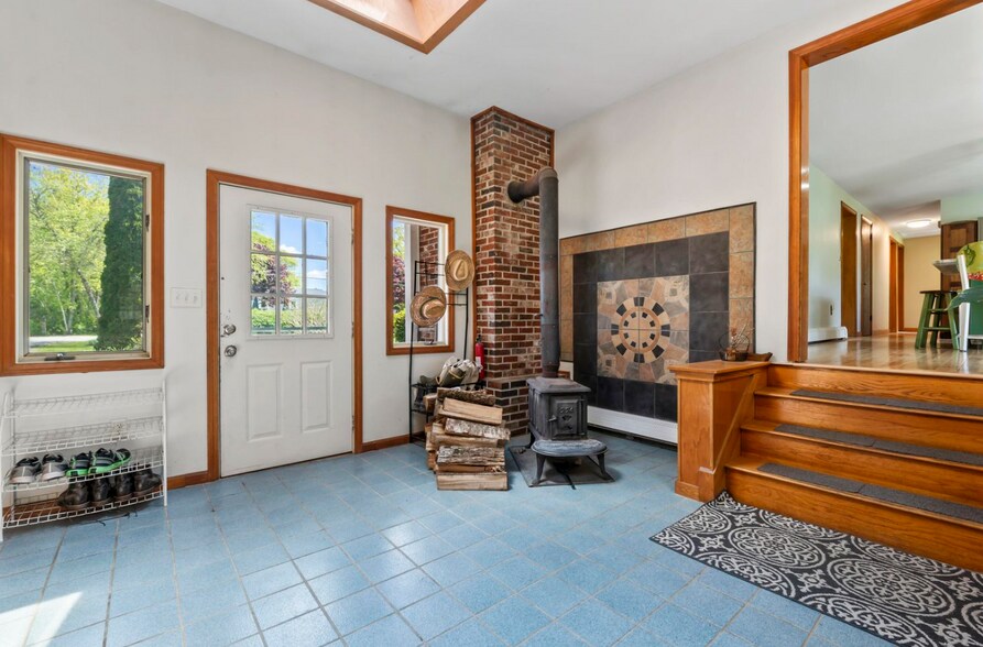 Building Photo - 452 Woodside Rd