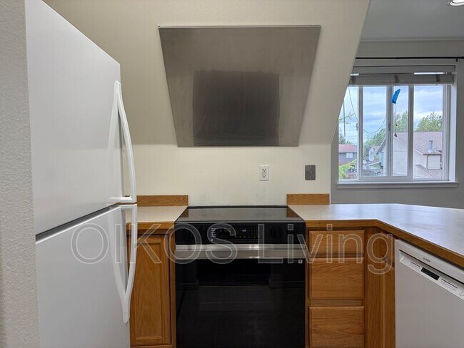 Building Photo - 2323 E 68th Ave