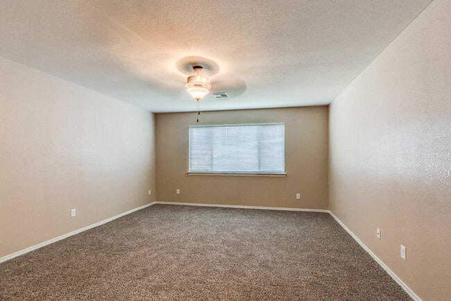 Building Photo - Immaculate Eastside 4-bedroom home in El P...