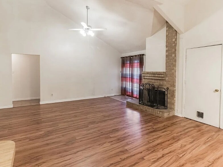 Building Photo - 4118 Cochise Dr