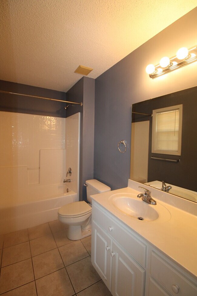 Building Photo - 305 Trillium Ln