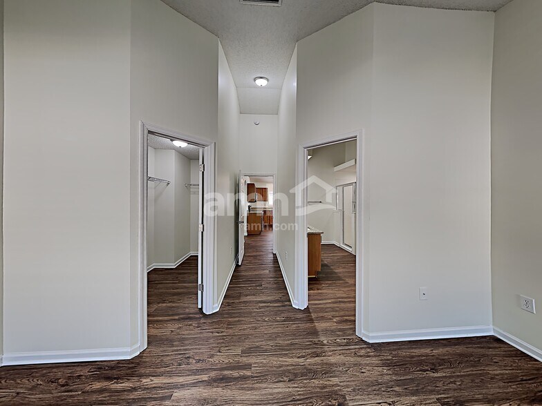 Building Photo - 14213 Fish Eagle Dr E