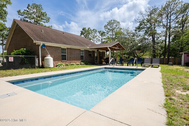 Building Photo - 316 Raye Dr