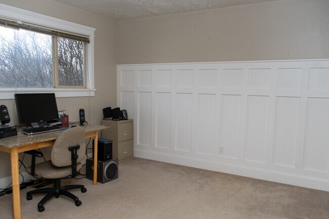 Building Photo - 176 E 200 S