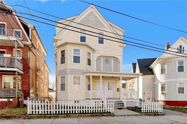 Building Photo - 370 Park Pl