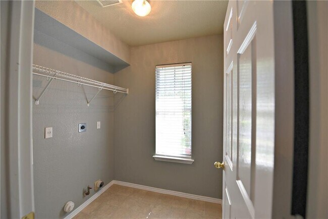 Building Photo - 2813 Greenlee Dr
