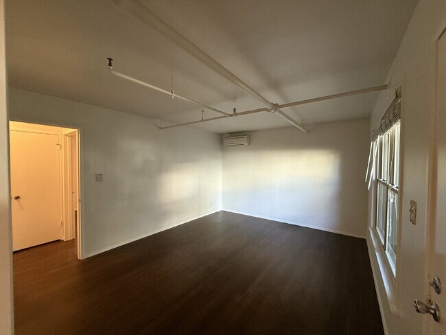 Building Photo - Charming 1-bed 1-bath apartment in Midtown!