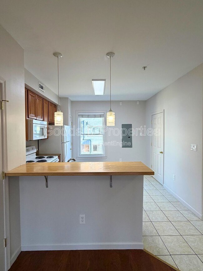 Building Photo - 12 E 22nd St