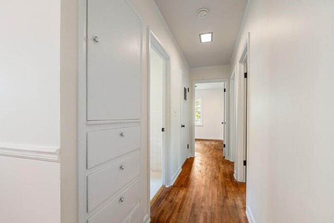 Building Photo - 301 Michael St