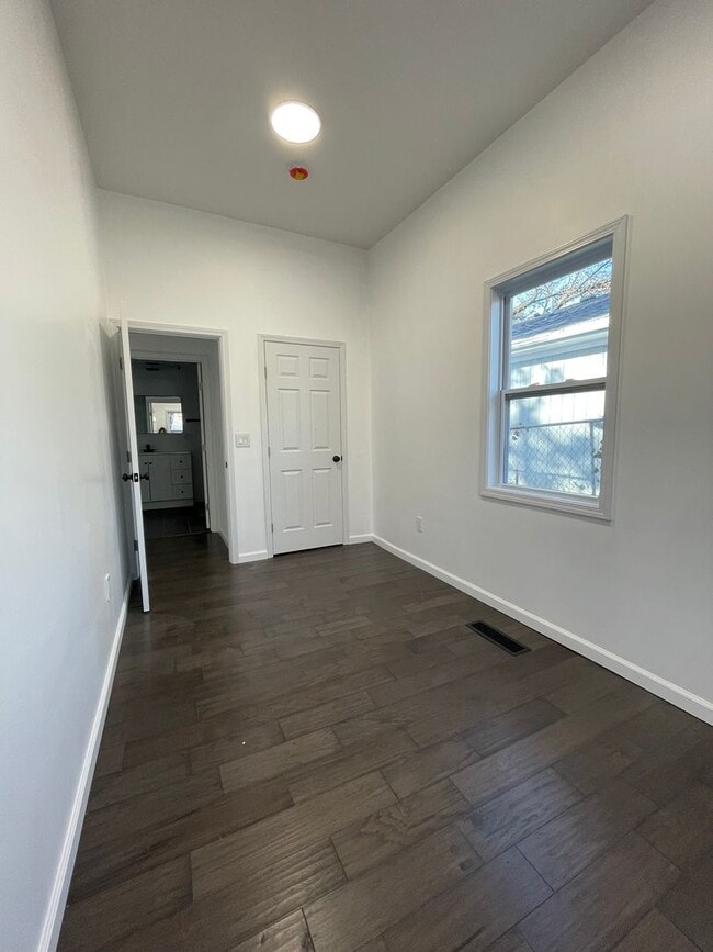 Building Photo - 409 State St