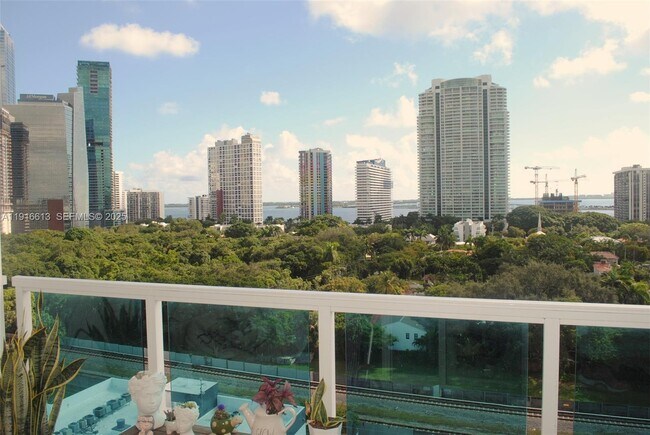 Building Photo - 1723 SW 2nd Ave