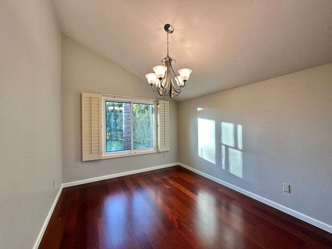 Building Photo - Elegant 3BR/2.5BA Home with Sparkling Pool!