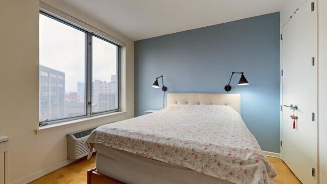 Building Photo - 1 bedroom in Long Island City NY 11101