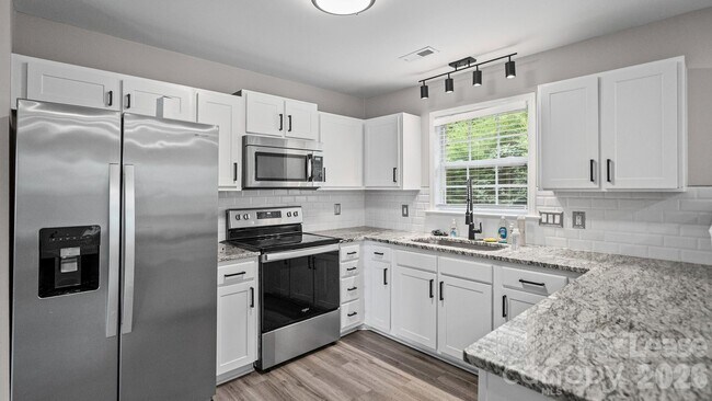 Building Photo - 3320 Whitebridge Ln