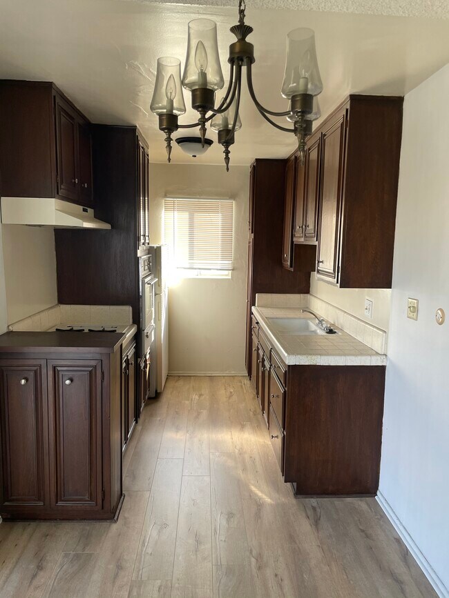 Kitchen - 3623 Clarington Ave