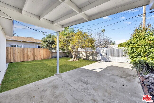 Building Photo - 1213 Thompson Ave