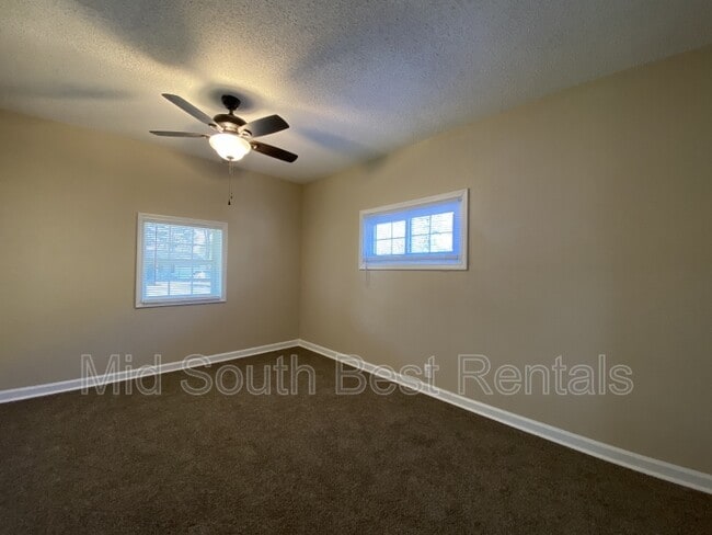 Building Photo - 33 Elmhurst Dr