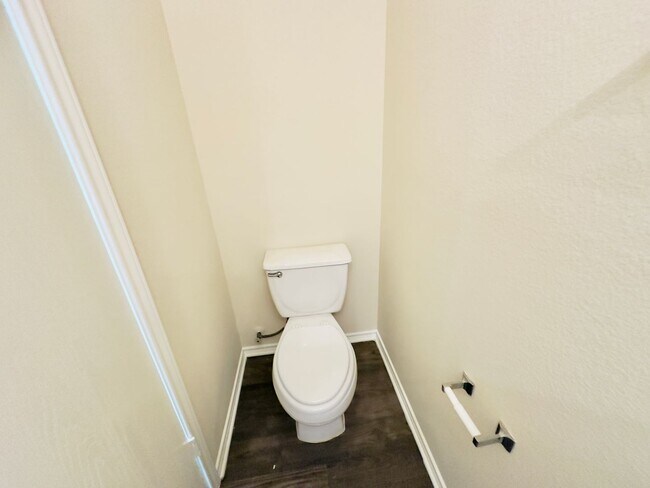 Building Photo - Spacious 4-Bedroom Home in Westwood – Lean...