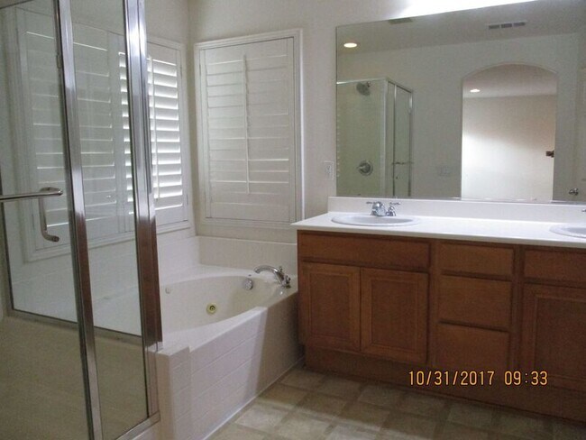 Building Photo - 35736 Emily Ave