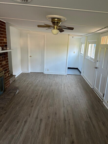 Building Photo - 4127 Hickory Rd