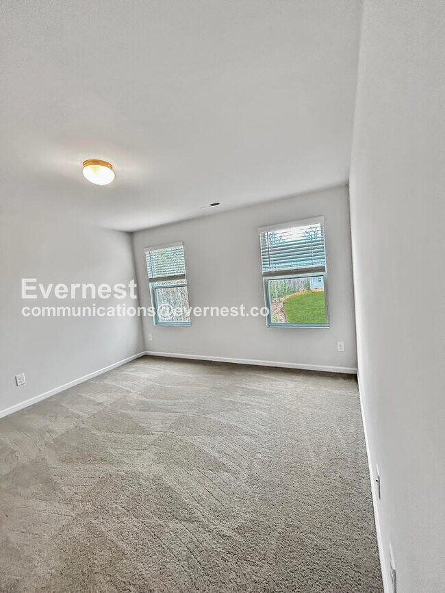 Building Photo - 4 Bed, 2.5 Bath Home with Garage / Pet-Friendly / Vouchers Accepted / Coming Soon!