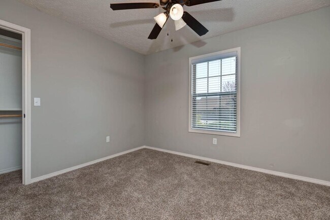 Building Photo - Republic Schools - Gorgeous 3 Bed 2 Bath 3 Car Garage For Rent!